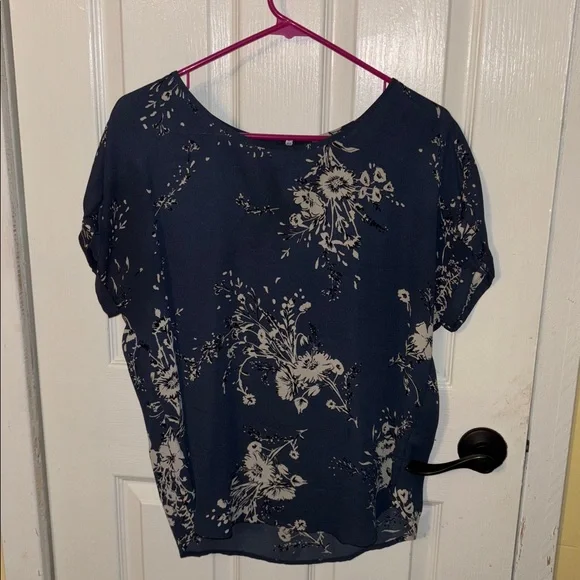 Lot of Maurice’s work wear tops all M except black top is small - Picture 5 of 10